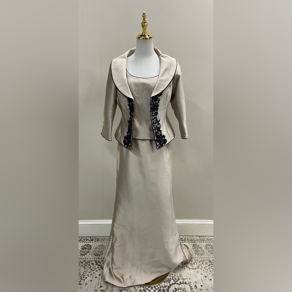 Elegant Taupe Mother of the Bride Set. - Picture 2 of 9